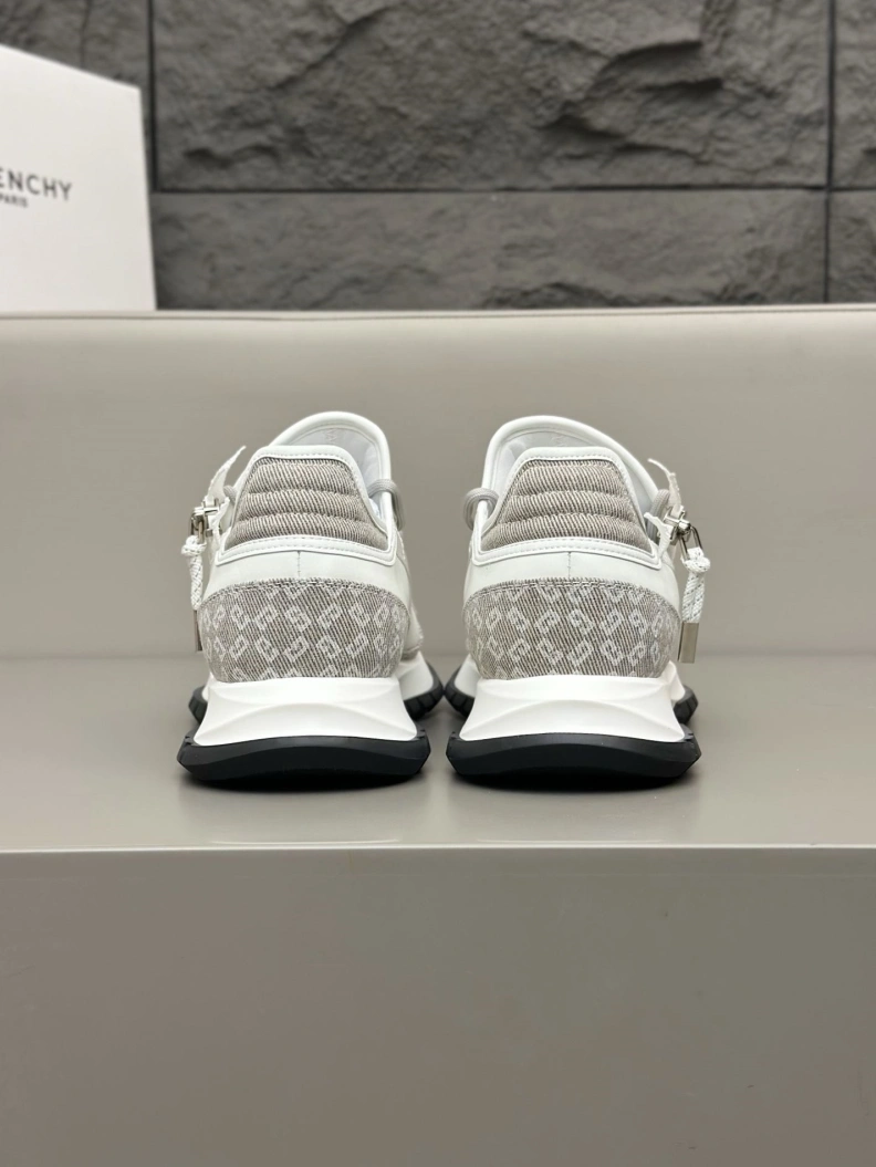 Gxvxnchy Sneakers EasyMatch 151889