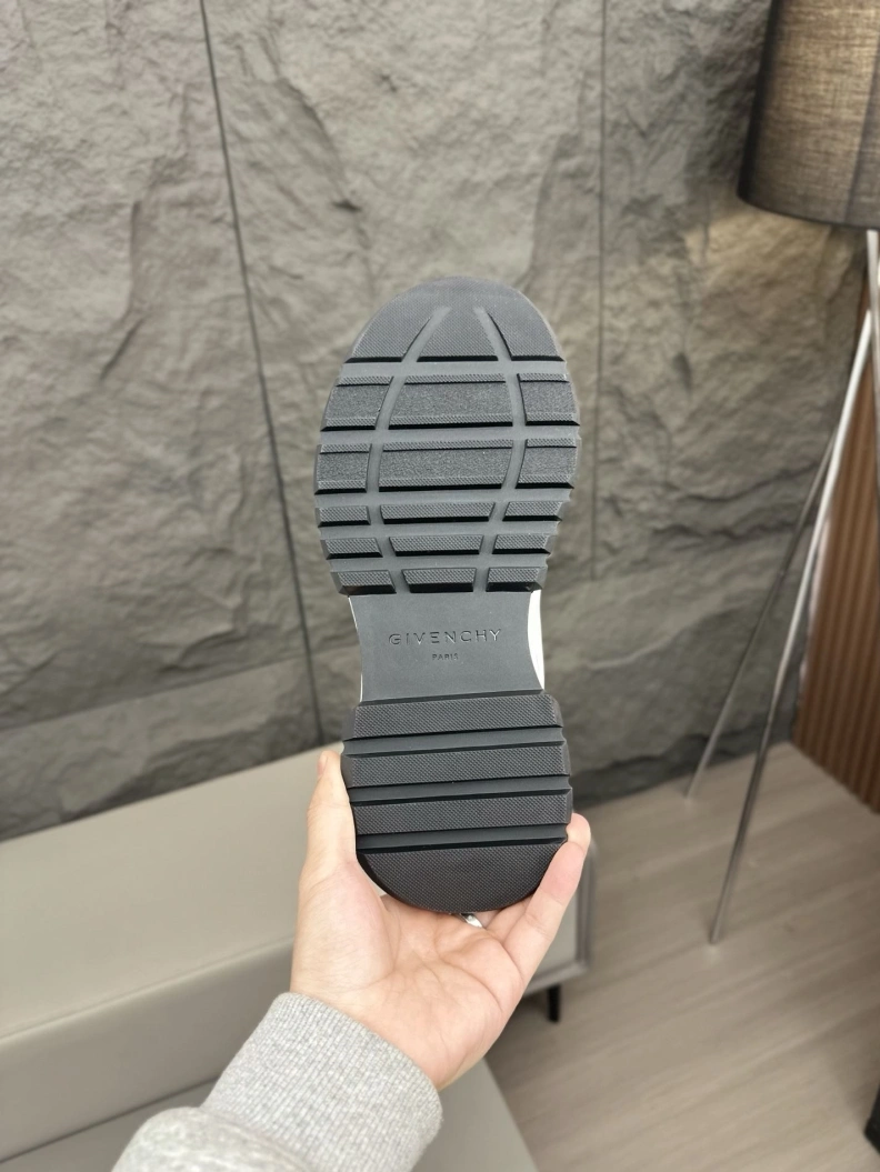 Gxvxnchy Sneakers EasyMatch 151889