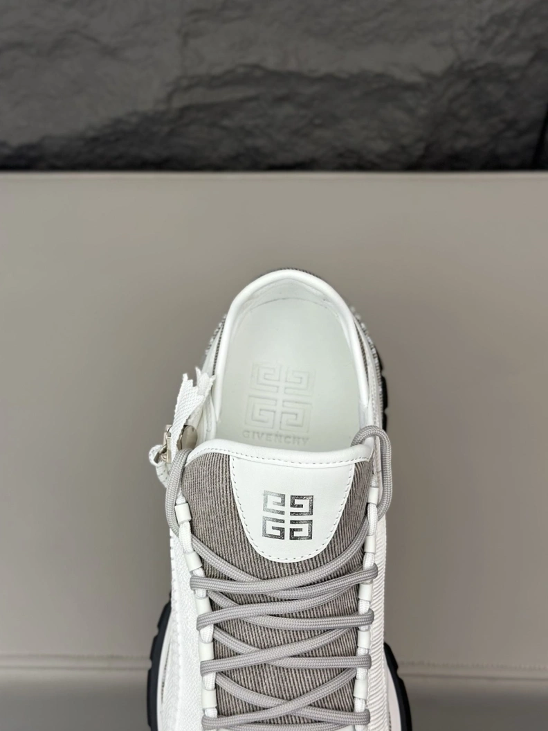 Gxvxnchy Sneakers EasyMatch 151889