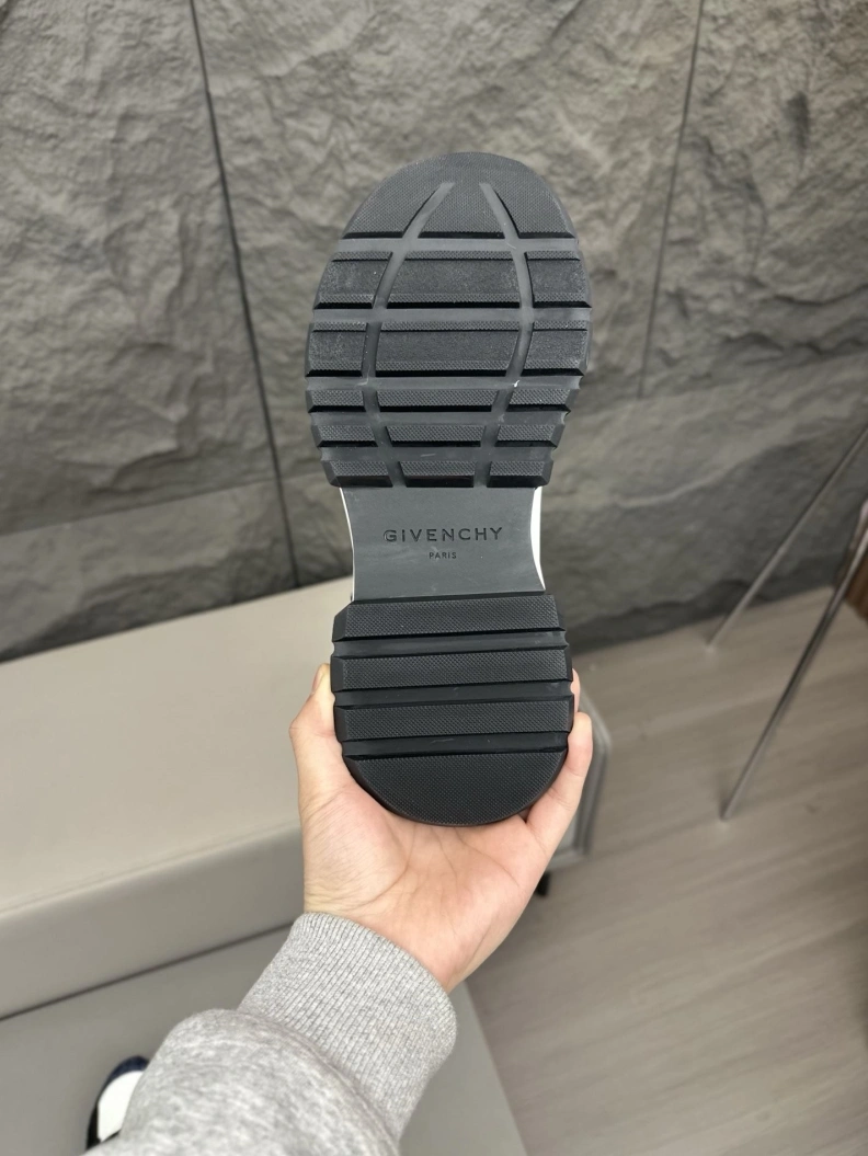 Sophisticated Gxvxnchy Sneakers 151896