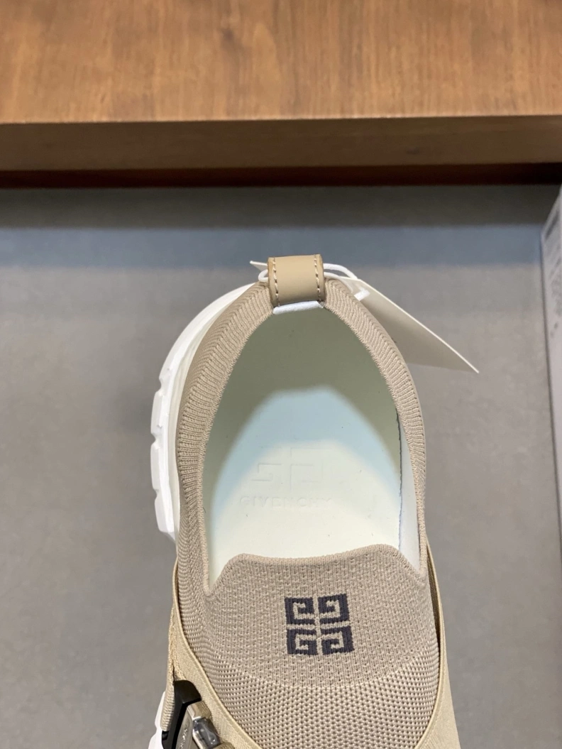 ModernLook Gxvxnchy Sneakers 151905