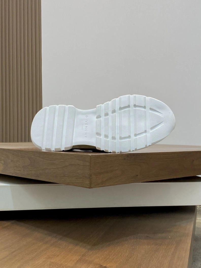 ModernLook Gxvxnchy Sneakers 151905