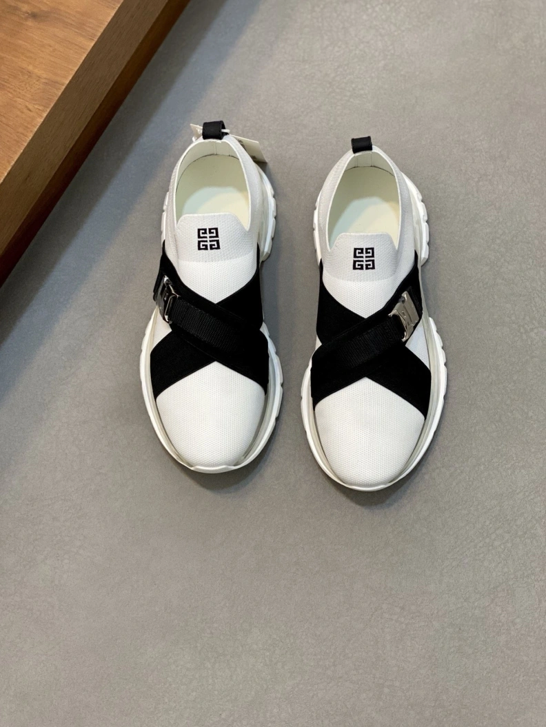 Bold Gxvxnchy Sneakers 151888