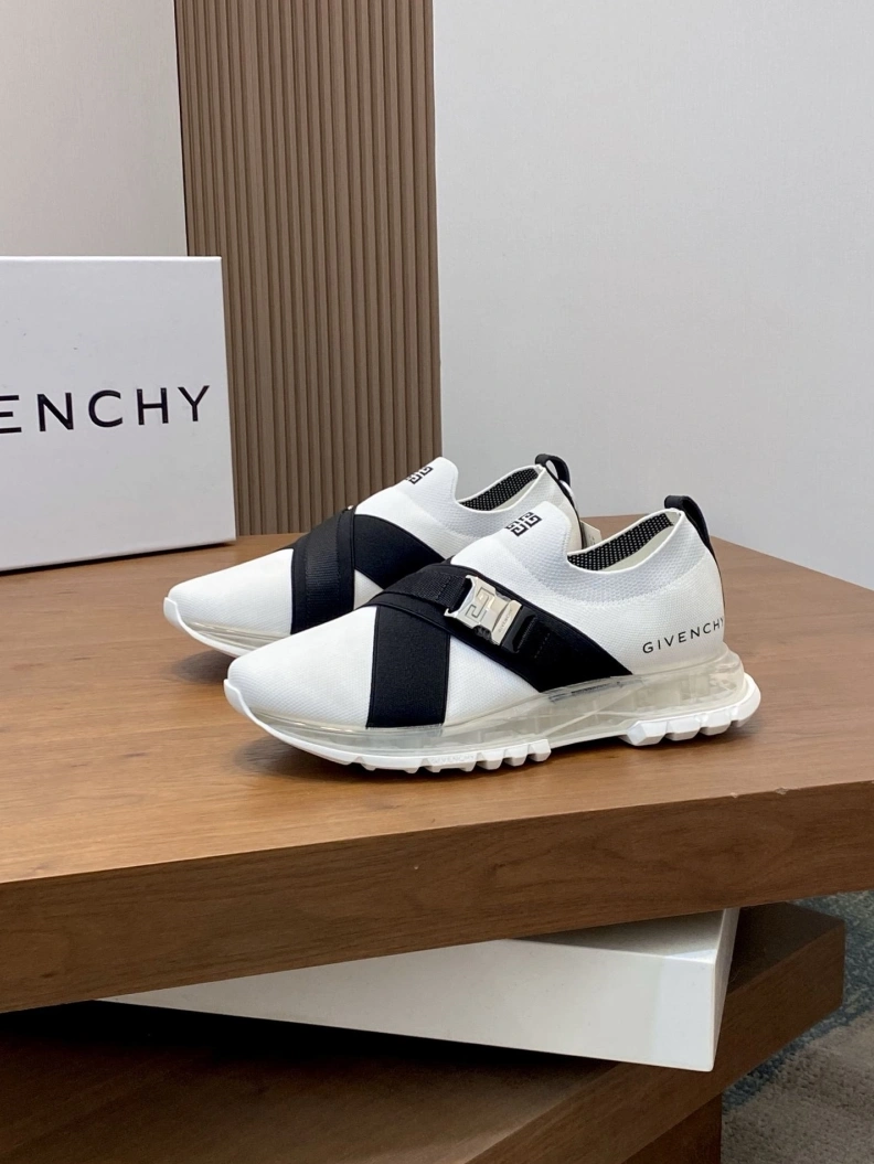 Bold Gxvxnchy Sneakers 151888