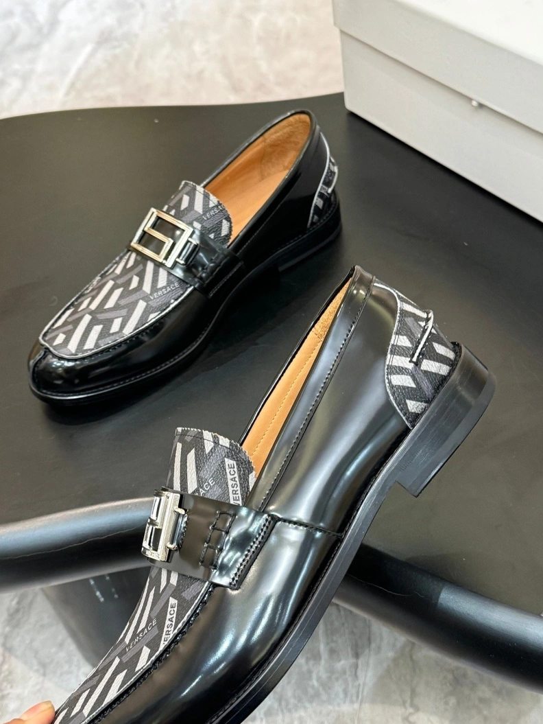 Bold Gxvxnchy Leather Shoes 152030