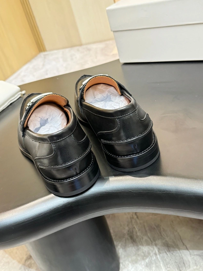 Gxvxnchy Leather Shoes EyeCatching 152027