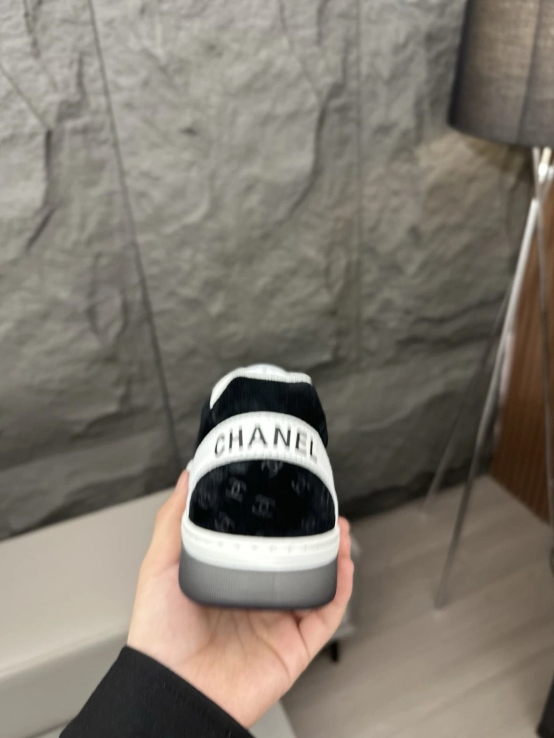 Minimalist Chxnxl Sneakers 118124