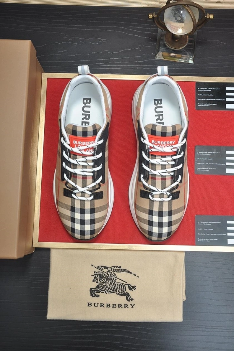 Unique Bxrbxrry Sneakers 114448