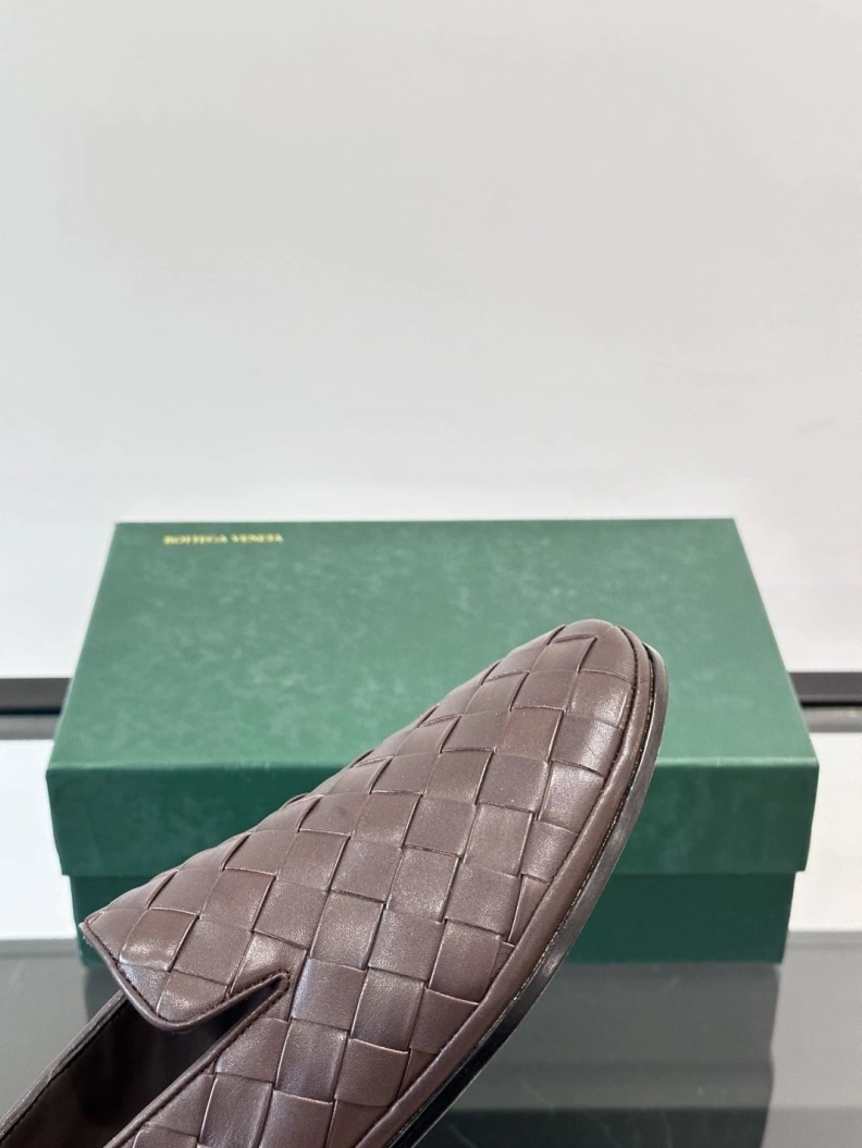 Stylish Bxttxga Vxnxta Leather Shoes 112367