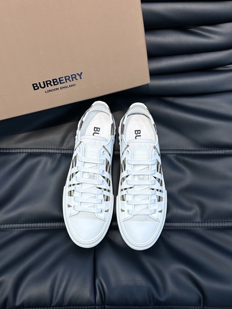Versatile Bxrbxrry Sneakers 114447
