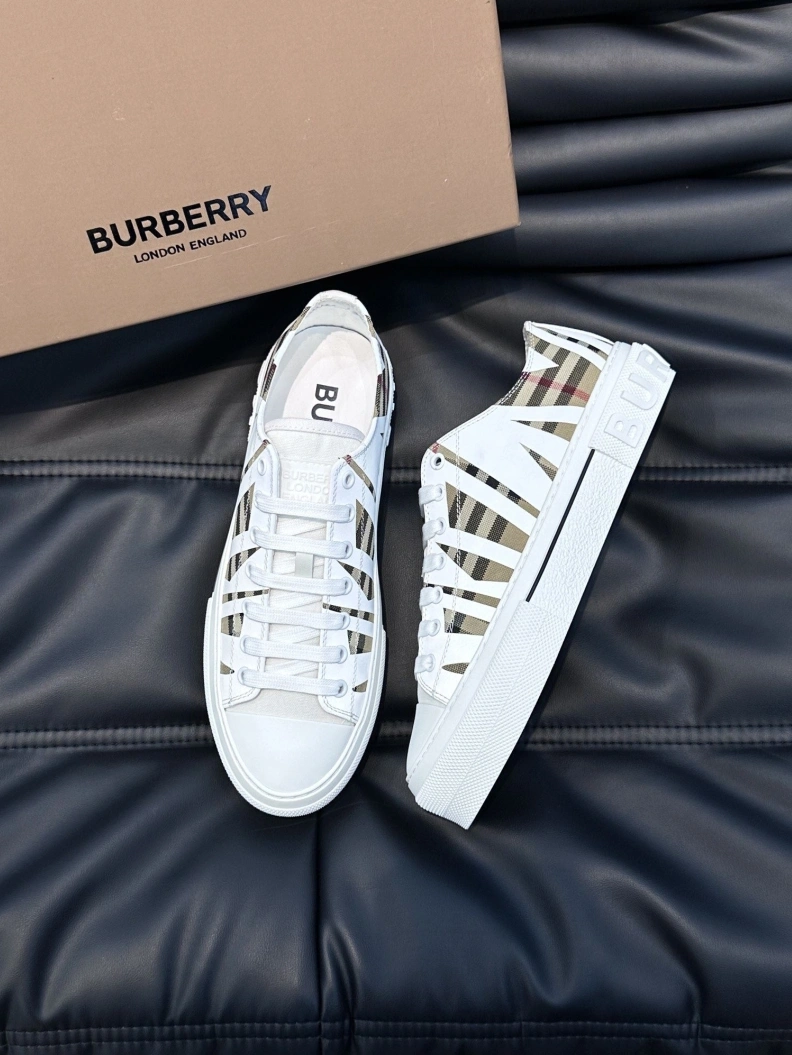 Versatile Bxrbxrry Sneakers 114447
