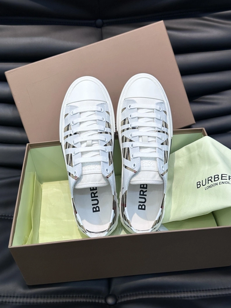 Versatile Bxrbxrry Sneakers 114447