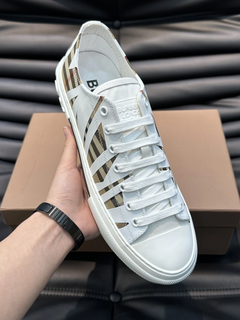 Versatile Bxrbxrry Sneakers 114447