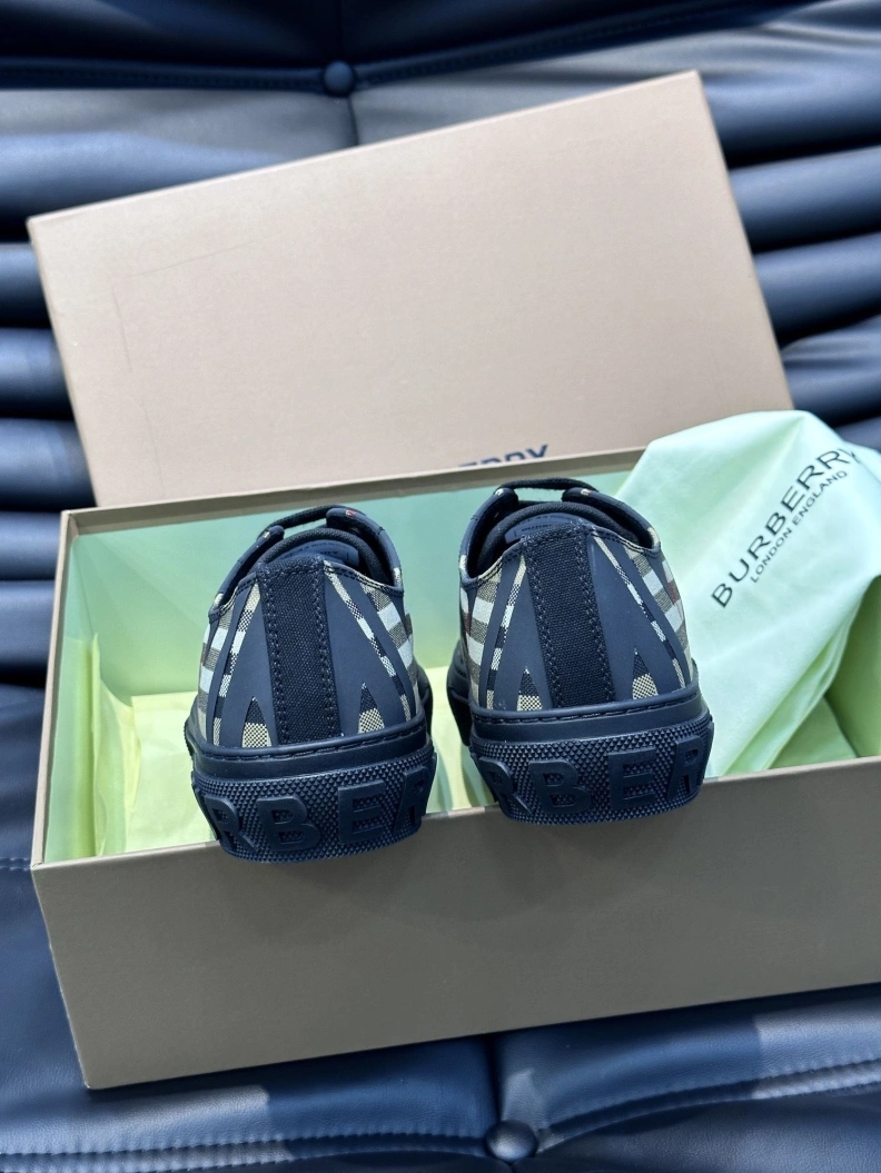 Modern Bxrbxrry Sneakers 114442