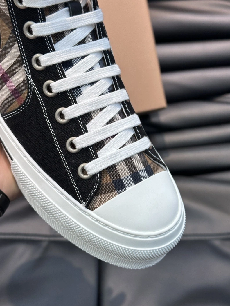 Bright Bxrbxrry Sneakers 114446