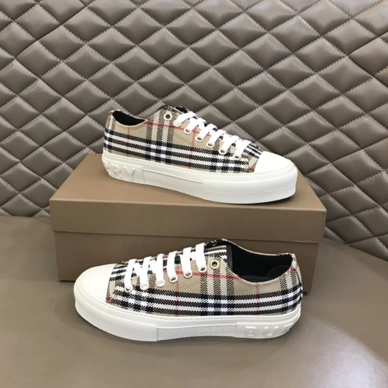 Elegant Bxrbxrry Sneakers 114444
