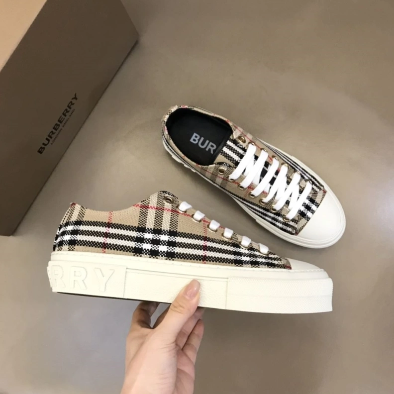 Elegant Bxrbxrry Sneakers 114444