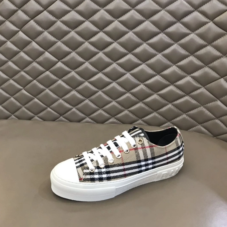 Elegant Bxrbxrry Sneakers 114444