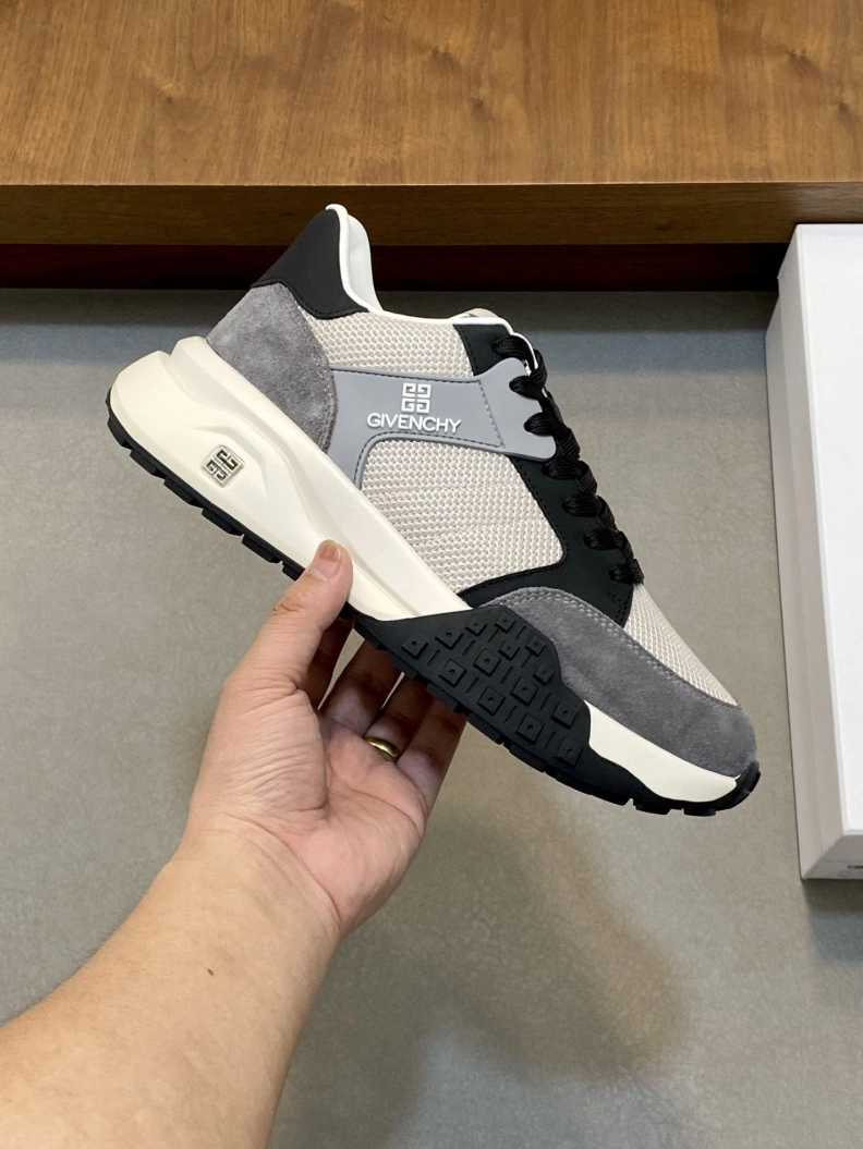 Gxvxnchy Sneakers Classic 151885