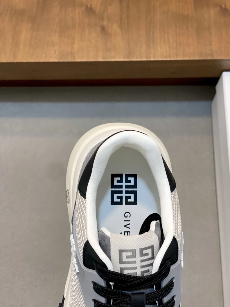 Gxvxnchy Sneakers Classic 151885