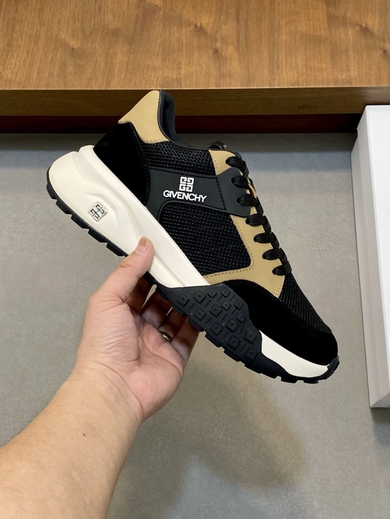 Gxvxnchy Sneakers EyeCatching 151893
