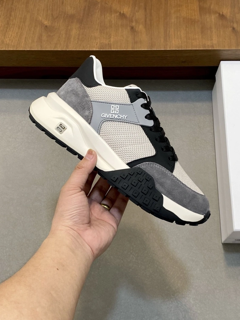 Vibrant Gxvxnchy Sneakers 151903