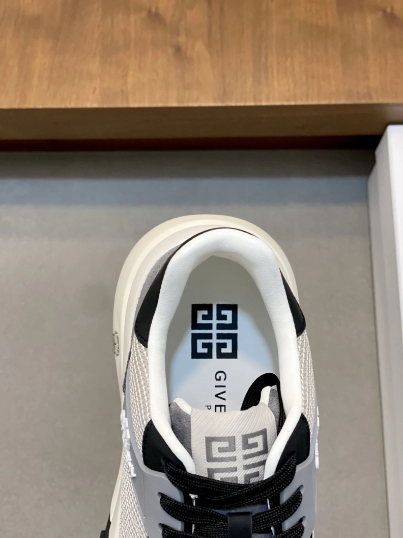 Vibrant Gxvxnchy Sneakers 151903