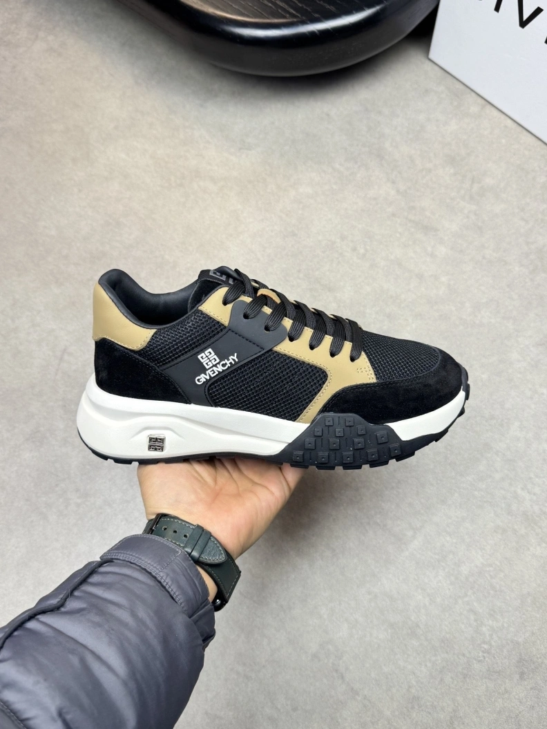 AllSeason Gxvxnchy Sneakers 151882