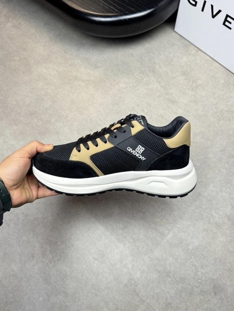 AllSeason Gxvxnchy Sneakers 151882