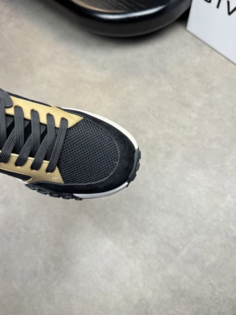 AllSeason Gxvxnchy Sneakers 151882