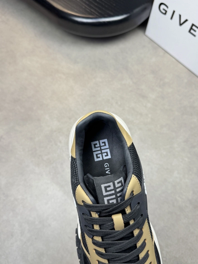 AllSeason Gxvxnchy Sneakers 151882
