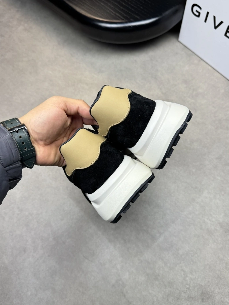 AllSeason Gxvxnchy Sneakers 151882