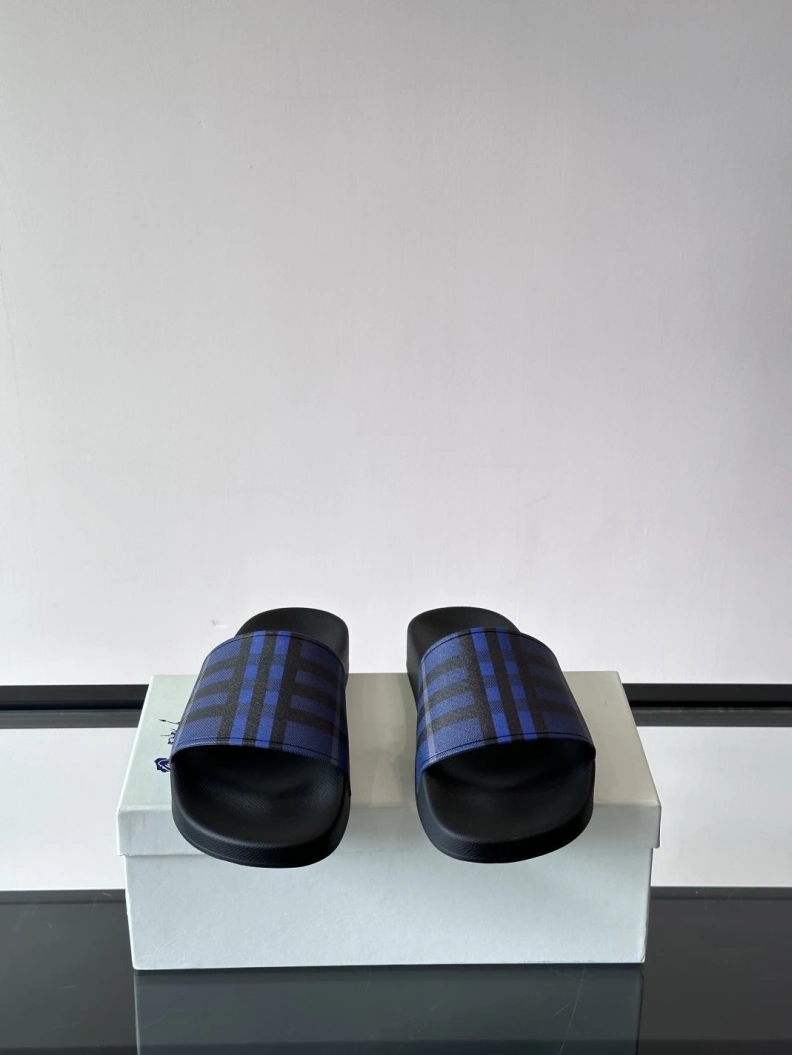 EasyMatch Bxrbxrry Slippers 114496