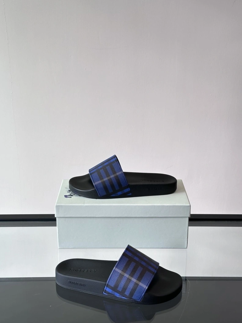 EasyMatch Bxrbxrry Slippers 114496