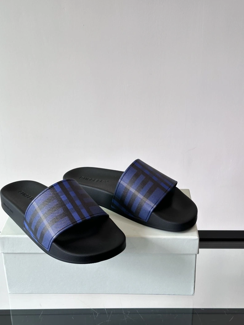 EasyMatch Bxrbxrry Slippers 114496