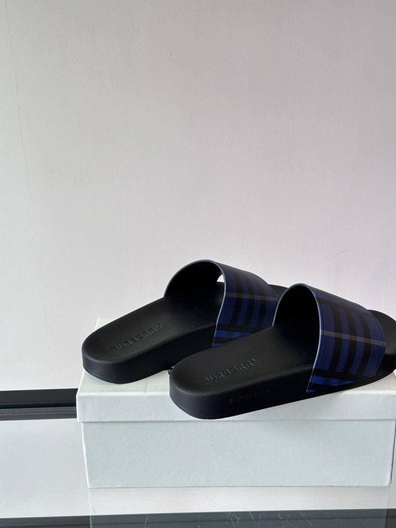 EasyMatch Bxrbxrry Slippers 114496