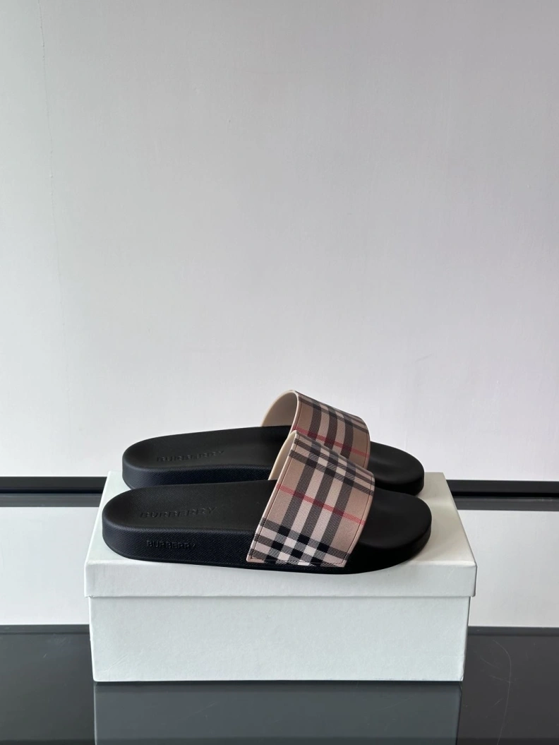 Bxrbxrry Slippers Functional 114494
