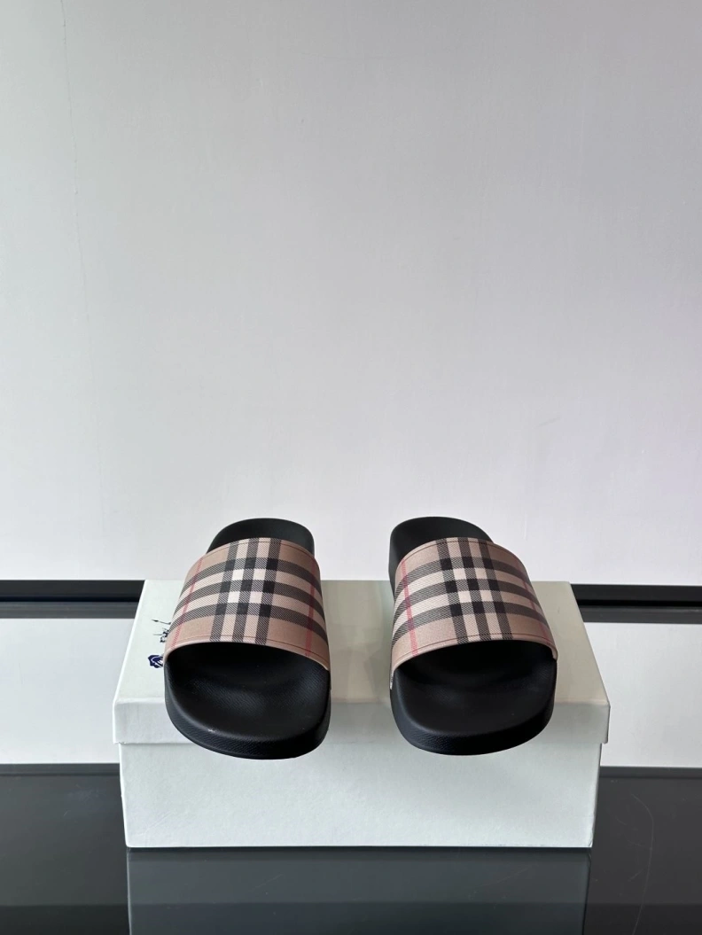 Bxrbxrry Slippers Functional 114494