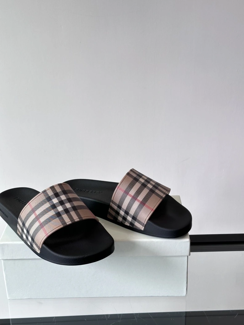Bxrbxrry Slippers Functional 114494