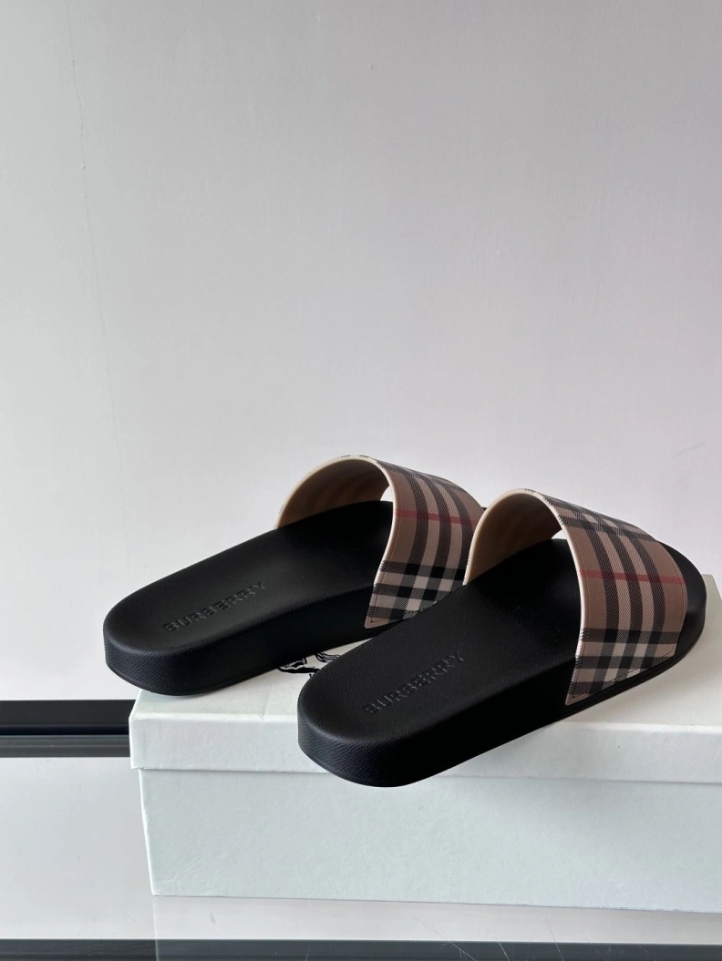 Bxrbxrry Slippers Functional 114494