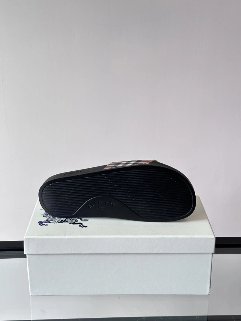 Bxrbxrry Slippers Functional 114494