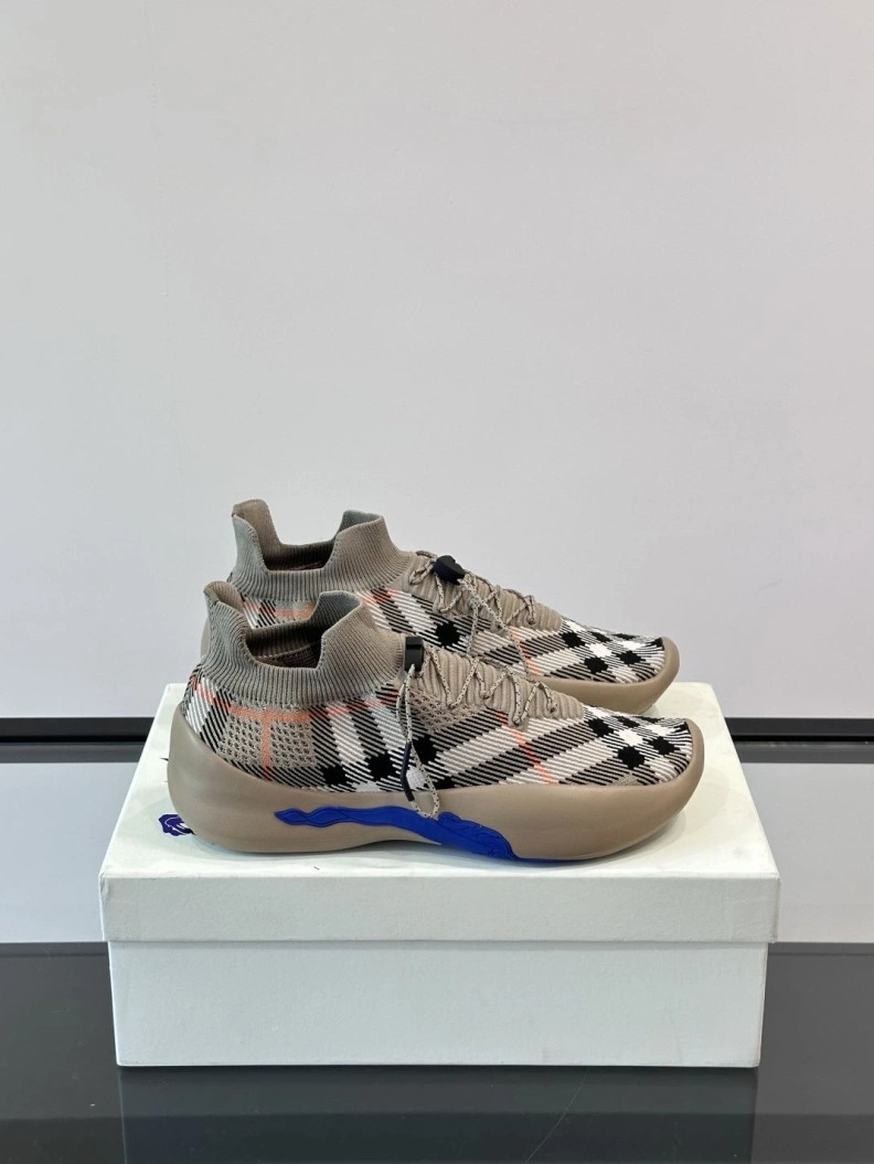 Minimalist Bxrbxrry Sneakers 114418