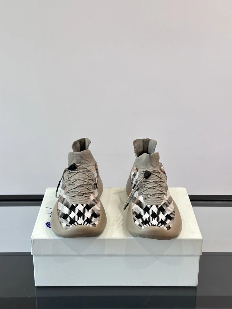 Minimalist Bxrbxrry Sneakers 114418