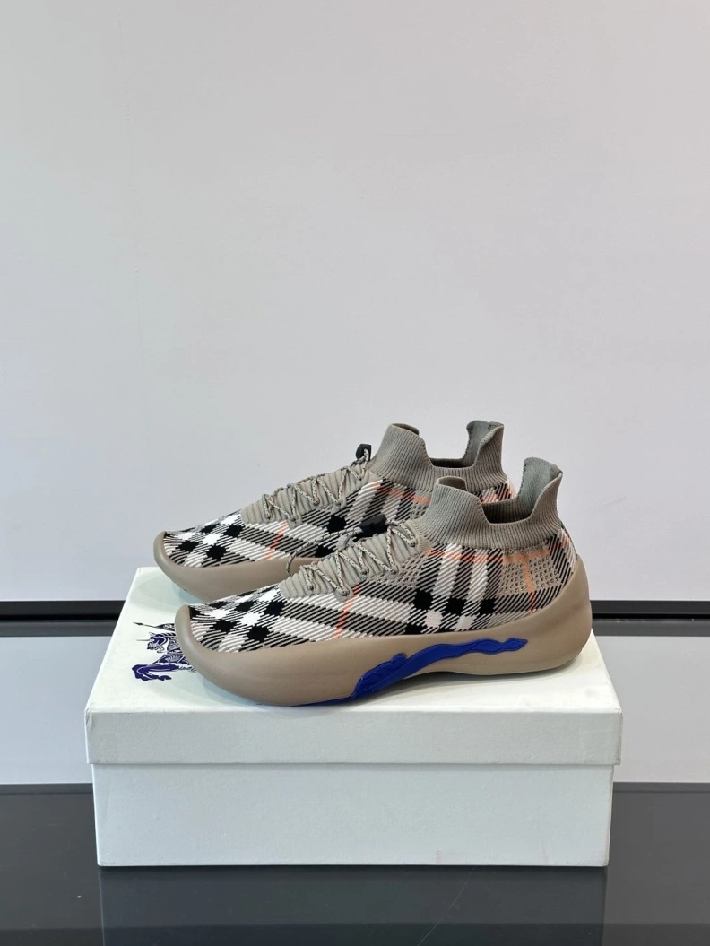 Minimalist Bxrbxrry Sneakers 114418