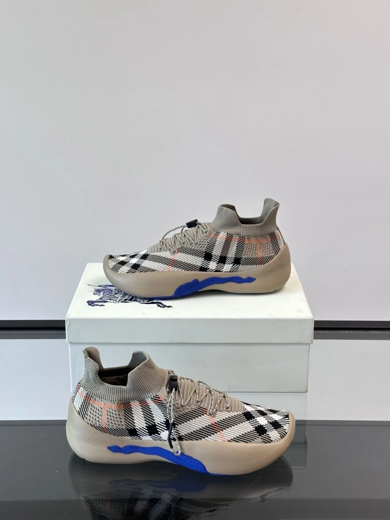 Minimalist Bxrbxrry Sneakers 114418