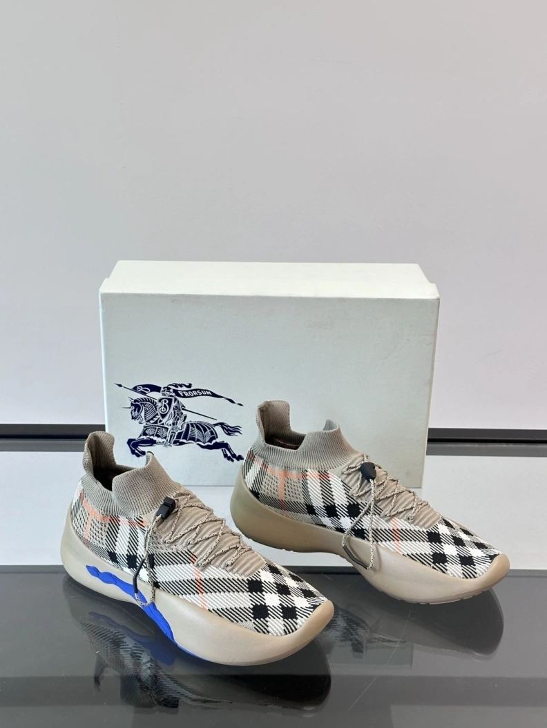 Minimalist Bxrbxrry Sneakers 114418