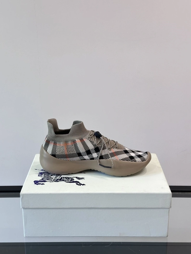 Minimalist Bxrbxrry Sneakers 114418