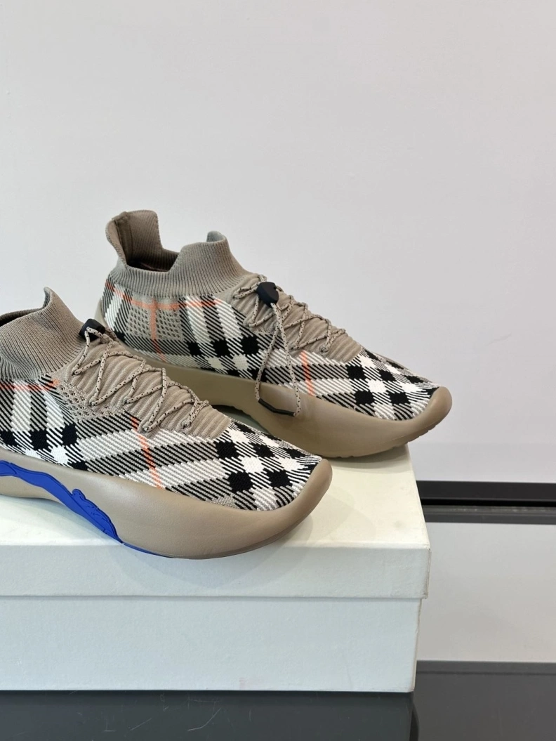 Minimalist Bxrbxrry Sneakers 114418