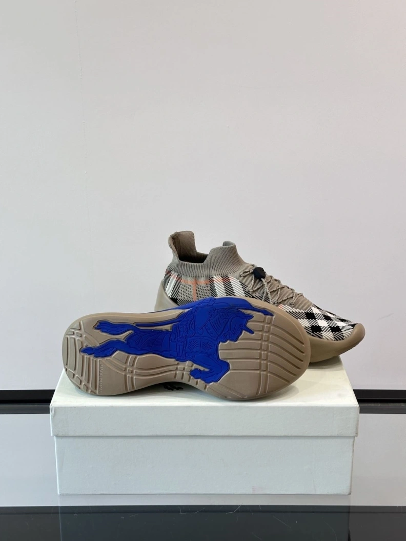 Minimalist Bxrbxrry Sneakers 114418