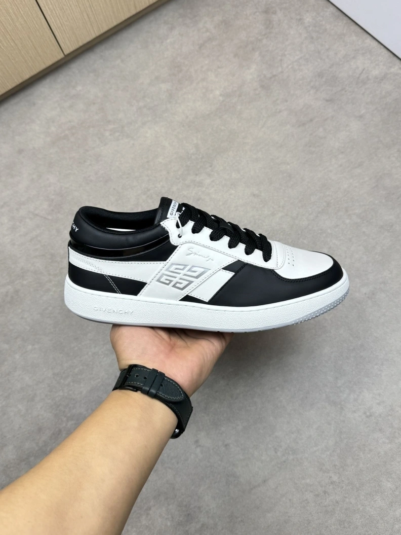 Gxvxnchy Sneakers Sleek 151884